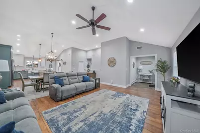 19 Honeysuckle Lane, Kings Park, NY 11754 - Photo 15