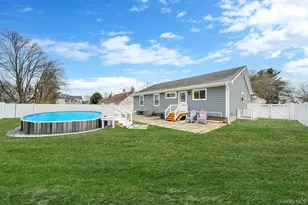 19 Honeysuckle Ln, Kings Park, NY 11754 - Photo 7