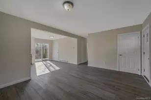 4 Park Ln, Middle Island, NY 11953 - Photo 9