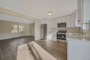 4 Park Ln, Middle Island, NY 11953 - Photo 15