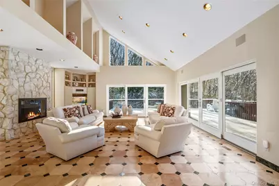 301 Oakley Court, Mill Neck, NY 11765 - Photo 11