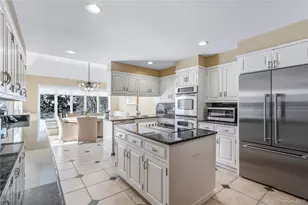 301 Oakley Ct, Mill Neck, NY 11765 - Photo 17