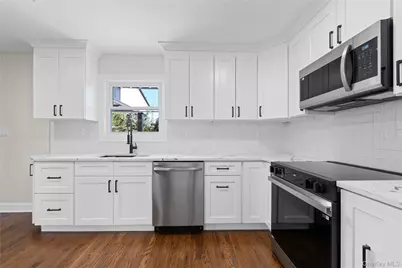 22 Guilette Place, Amityville, NY 11701 - Photo 9