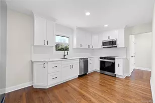 22 Guilette Pl, Amityville, NY 11701 - Photo 7