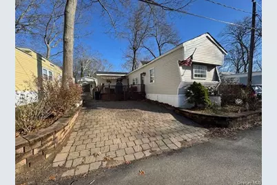 658 Sound Avenue #F6, Calverton, NY 11933 - Photo 3