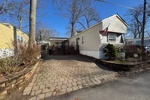 658 Sound Ave, Calverton, NY 11933 - Photo 3