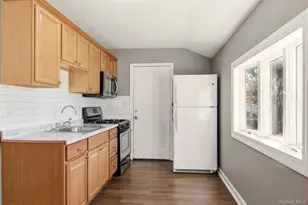 7 Chapel Hill Dr, Brentwood, NY 11717 - Photo 5