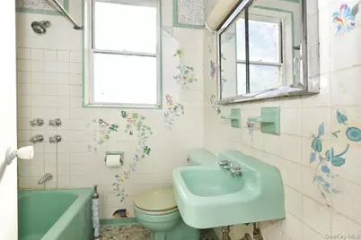 222 Avenue V, Brooklyn, NY 11223 - Photo 19