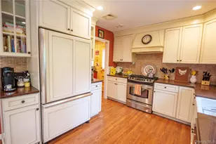 54 Farmington Ln, Melville, NY 11747 - Photo 13