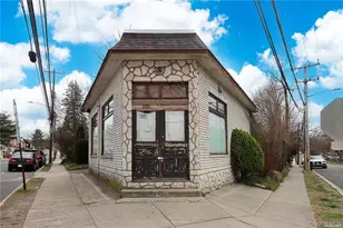 100 Steamboat Rd, Great Neck, NY 11024 - Photo 3