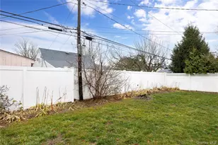 69 Cottonwood Ln, Westbury, NY 11590 - Photo 23