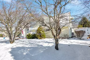 69 Cottonwood Ln, Westbury, NY 11590 - Photo 3