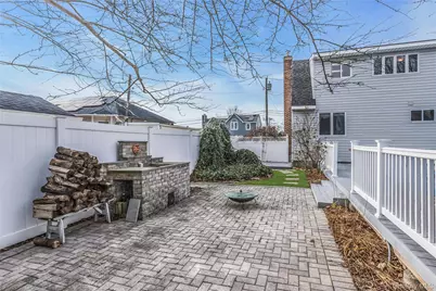 639 N Chicot Avenue, West Islip, NY 11795 - Photo 27