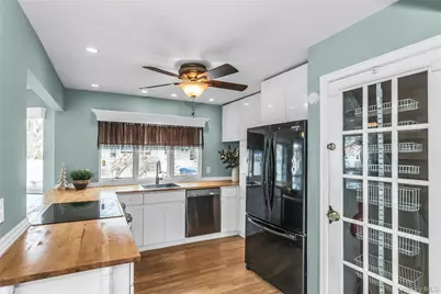 639 N Chicot Avenue, West Islip, NY 11795 - Photo 9