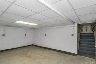 639 N Chicot Ave, West Islip, NY 11795 - Photo 23