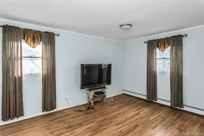 639 N Chicot Avenue, West Islip, NY 11795 - Photo 13