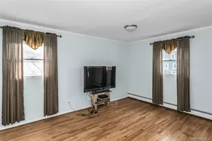 639 N Chicot Ave, West Islip, NY 11795 - Photo 13