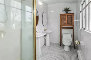 639 N Chicot Ave, West Islip, NY 11795 - Photo 21