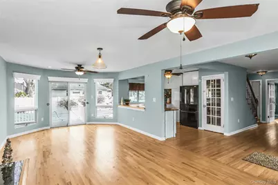 639 N Chicot Avenue, West Islip, NY 11795 - Photo 5