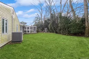 22 Ballad Ln, Stony Brook, NY 11790 - Photo 19