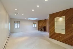 22 Ballad Ln, Stony Brook, NY 11790 - Photo 9