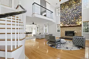 33A Newtown Rd, Hampton Bays, NY 11946 - Photo 17