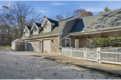 33A Newtown Road, Hampton Bays, NY 11946 - Photo 5