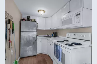 29 Parkside Avenue, Miller Place, NY 11764 - Photo 9