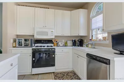 130 Cinnamon Court, Melville, NY 11747 - Photo 9