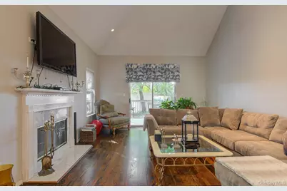 130 Cinnamon Court, Melville, NY 11747 - Photo 5