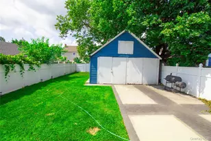 361 E Columbia St, Hempstead, NY 11550 - Photo 5