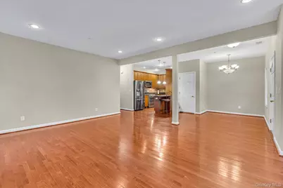 119 Autumn Drive, Plainview, NY 11803 - Photo 5