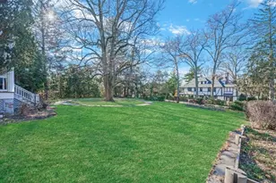 29 Center Dr, Douglaston, NY 11363 - Photo 5