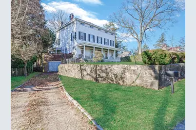 29 Center Drive, Douglaston, NY 11363 - Photo 1