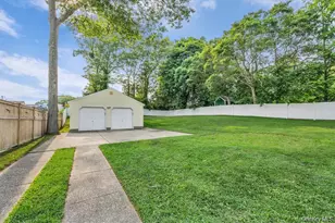 2810 Chestnut Ave, Ronkonkoma, NY 11779 - Photo 23