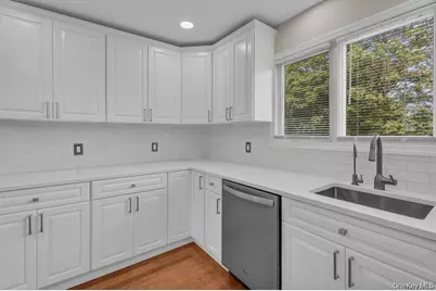 2810 Chestnut Avenue #First Floor, Ronkonkoma, NY 11779 - Photo 5
