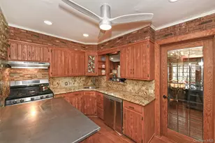 60 Connecticut Ave, Freeport, NY 11520 - Photo 15