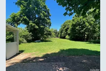 253 E 17th Street, Huntington Station, NY 11746 - Photo 9