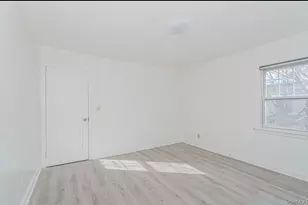 297 Otis Ave, New York, NY 10306 - Photo 17