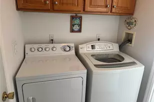 1407 Middle Rd, Calverton, NY 11933 - Photo 19