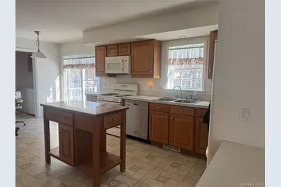1407 Middle Road #275, Calverton, NY 11933 - Photo 5