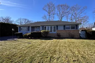 210 Schoenfeld Blvd, Patchogue, NY 11772 - Photo 3