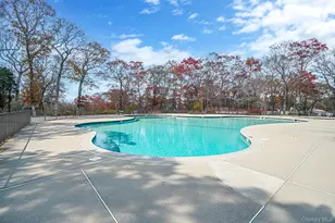 268 Brettonwoods Dr, Coram, NY 11727 - Photo 21