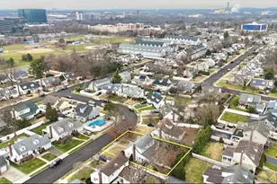 203 Green Valley Rd, East Meadow, NY 11554 - Photo 31