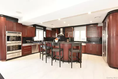 85-35 Midland Parkway, Jamaica, NY 11432 - Photo 17