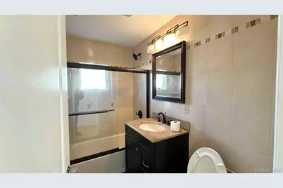 34 Marksman Lane, Levittown, NY 11756 - Photo 5