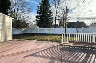 34 Marksman Ln, Levittown, NY 11756 - Photo 15