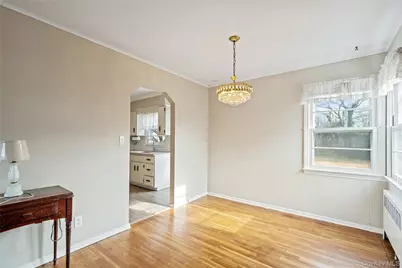 178 Farnum Boulevard, Franklin Square, NY 11010 - Photo 9