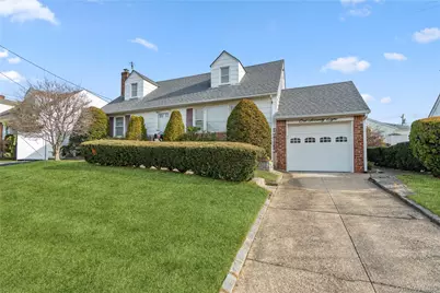 178 Farnum Boulevard, Franklin Square, NY 11010 - Photo 3