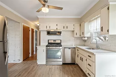 178 Farnum Boulevard, Franklin Square, NY 11010 - Photo 11